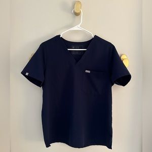 Figs Catarina One Pocket Scrub Top - Navy - Size Medium